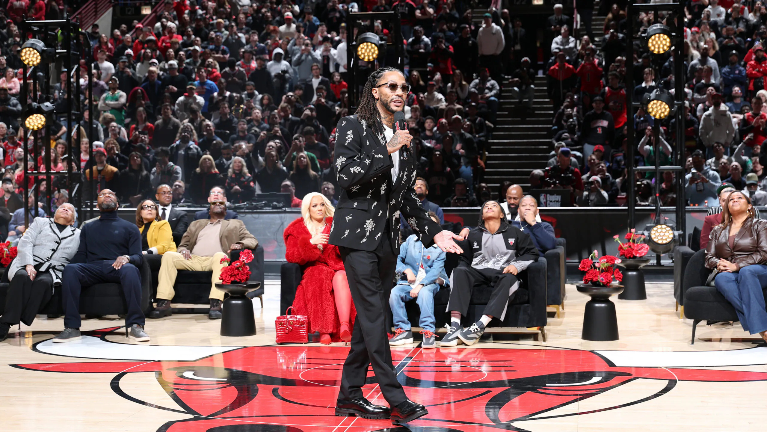 Derrick Rose’s No. 1 joins Chicago legends in the rafters as Bulls retire former MVP’s jersey 