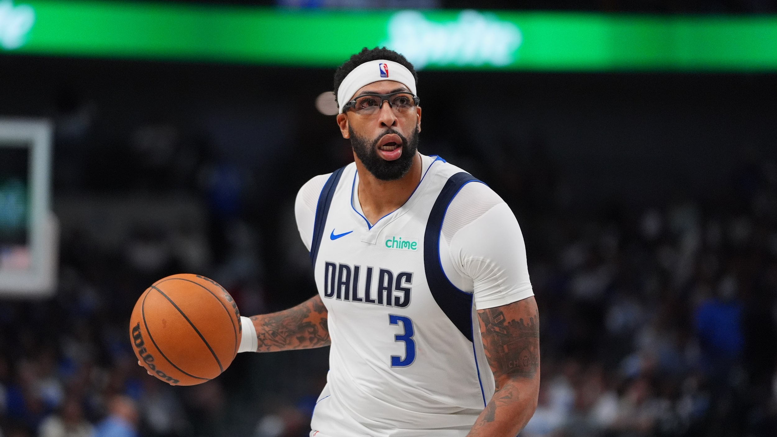 Dallas Mavericks trade Anthony Davis to Washington Wizards in an eight-player blockbuster deal