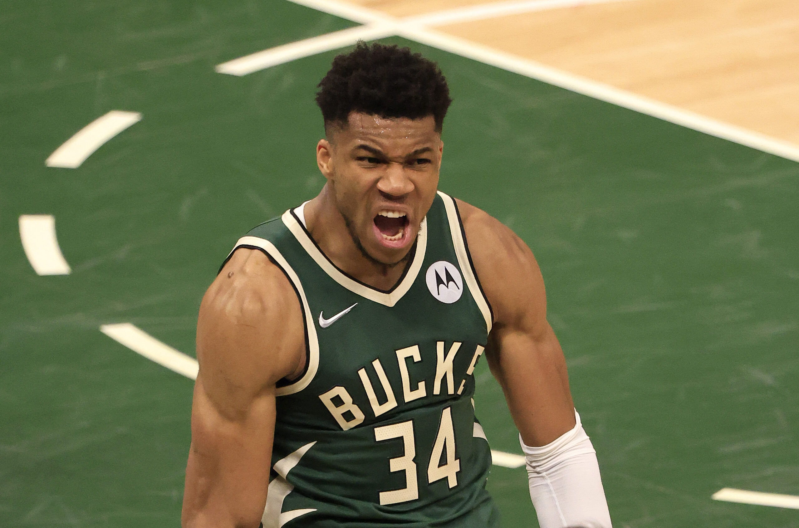 Giannis Antetokounmpo reaffirms commitment to Milwaukee Bucks amid trade rumors