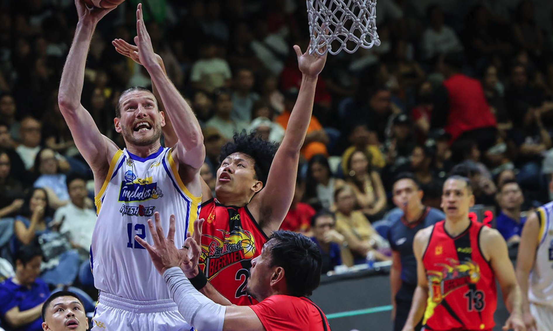 Clint Chapman powers Magnolia’s bounce-back as Hotshots take advantage of import-less Beermen