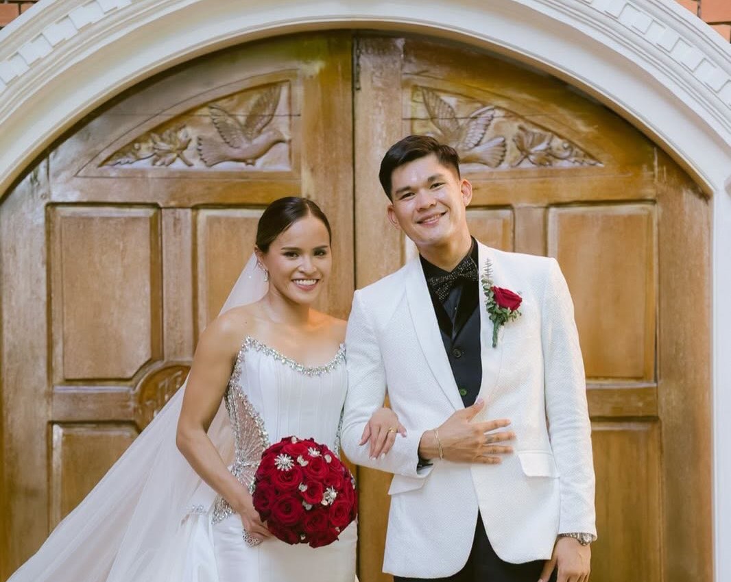 Volleyball players Sisi Rondina, Ronniel Rosales exchange vows in private Quezon wedding 