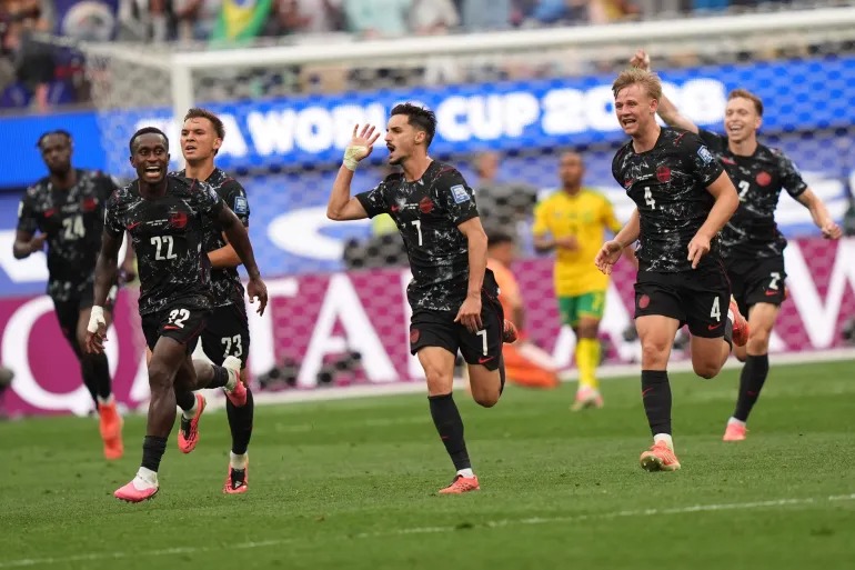 Canada stun South Africa with late Eustáquio winner to reach World Cup round of 16