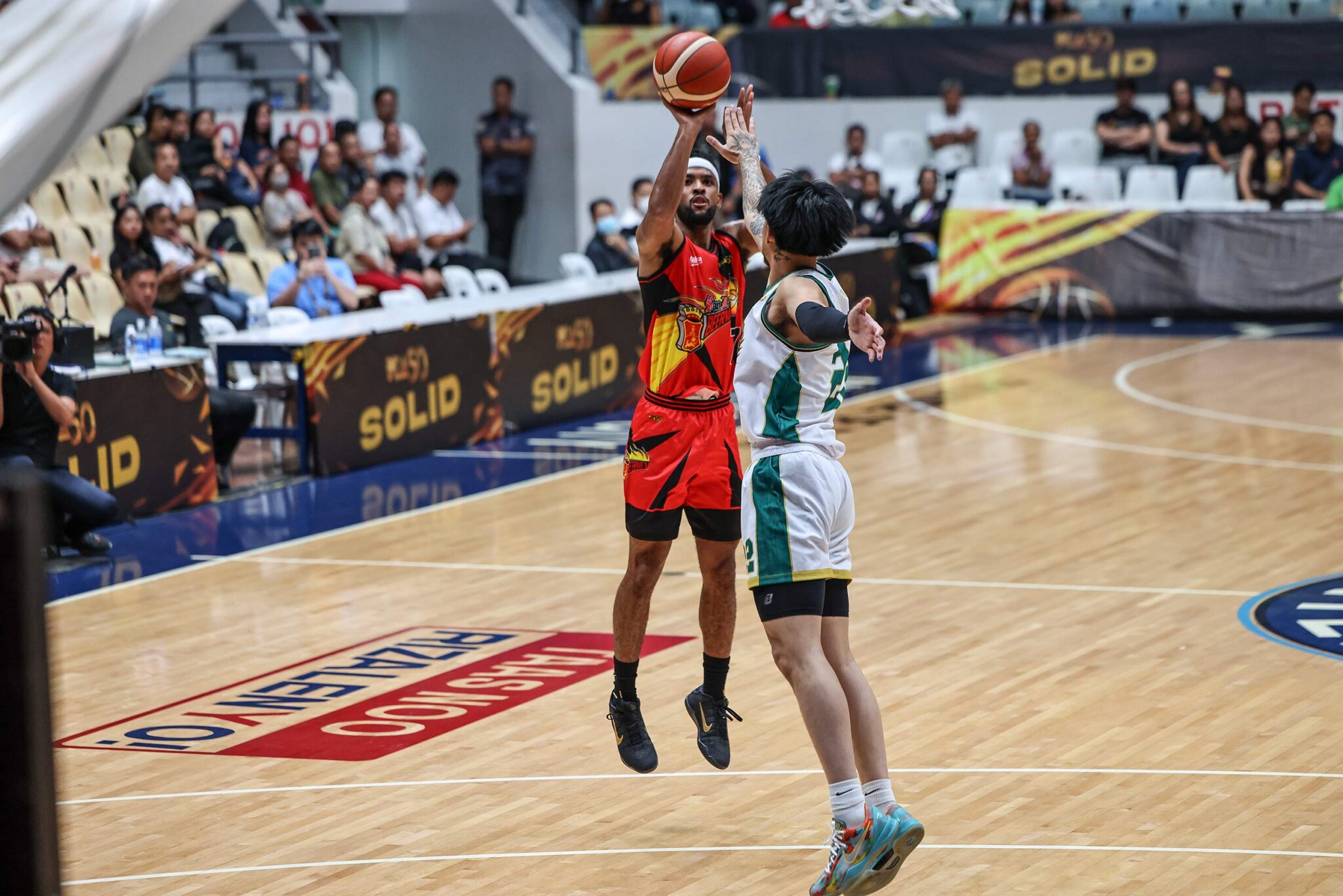 Jerrick Ahanmisi eager to learn from Marcio Lassiter after joining San Miguel
