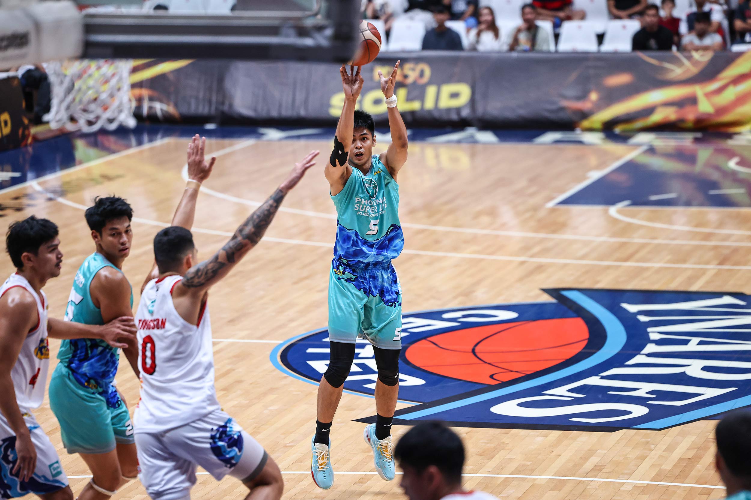 Gian Mamuyac falls short against former team as Rain or Shine beats Phoenix