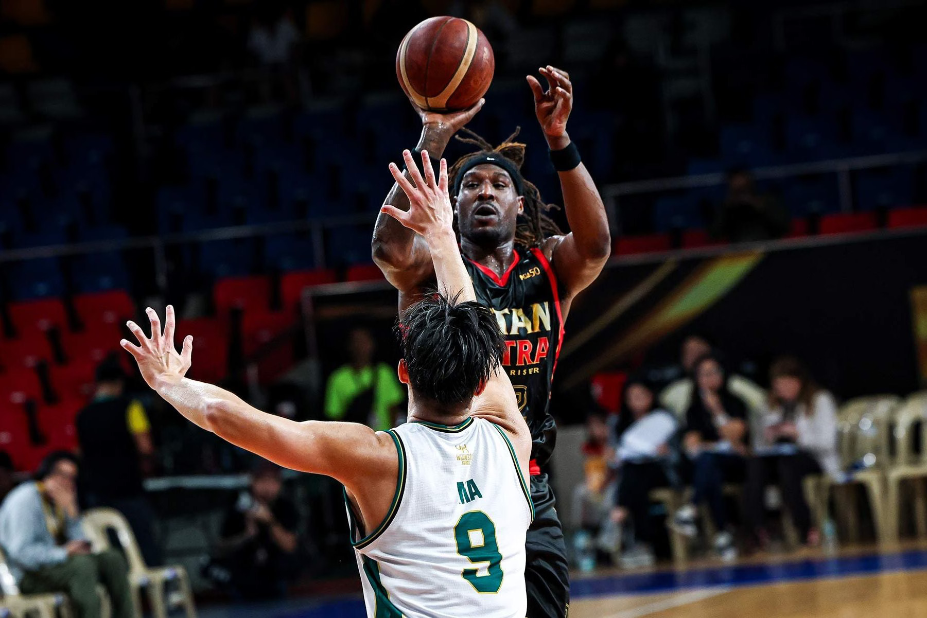 Tirrell Brown powers Titan Ultra past Macau despite De’Vondre Perry’s 45-point performance